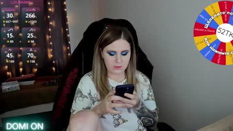 Snapshot of oliviamunk chatting on January 25, 7:17 am . online show from January 25, 7:17 am