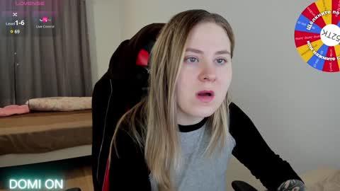 Snapshot of oliviamunk chatting on January 30, 4:06 am . online show from January 30, 4:06 am