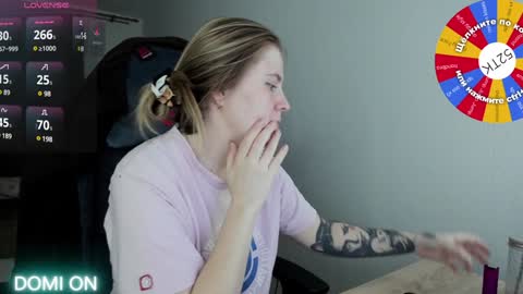 Snapshot of oliviamunk chatting on February 3, 3:42 am . online show from February 3, 3:42 am