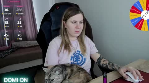 Snapshot of oliviamunk chatting on February 3, 9:52 am . online show from February 3, 9:52 am