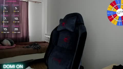 Snapshot of oliviamunk chatting on February 6, 7:56 am . online show from February 6, 7:56 am