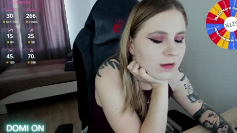 Snapshot of oliviamunk chatting on February 8, 7:48 am . online show from February 8, 7:48 am