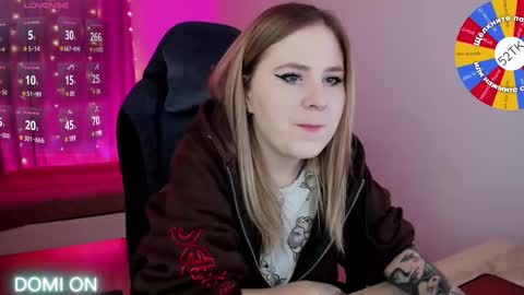 Snapshot of oliviamunk chatting on February 11, 4:33 am . online show from February 11, 4:33 am