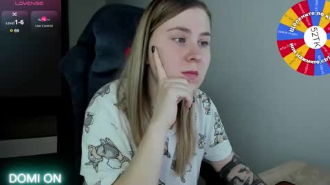 Snapshot of oliviamunk chatting on February 15, 4:03 am . online show from February 15, 4:03 am