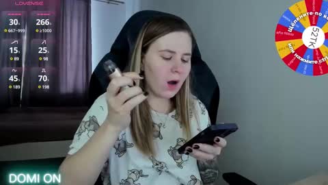 Snapshot of oliviamunk chatting on February 15, 7:06 am . online show from February 15, 7:06 am