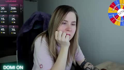 Snapshot of oliviamunk chatting on February 19, 5:05 am . online show from February 19, 5:05 am