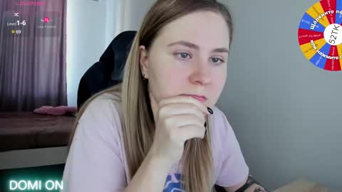 Snapshot of oliviamunk chatting on February 19, 8:12 am . online show from February 19, 8:12 am