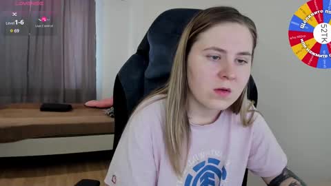 Snapshot of oliviamunk chatting on February 20, 6:06 am . online show from February 20, 6:06 am