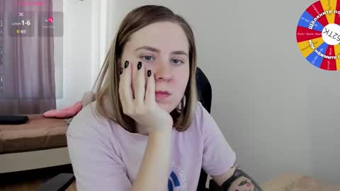 Snapshot of oliviamunk chatting on February 20, 9:11 am . online show from February 20, 9:11 am