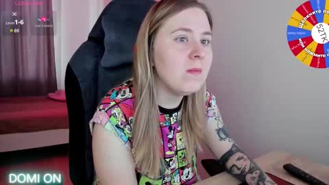 Snapshot of oliviamunk chatting on February 21, 7:01 am . online show from February 21, 7:01 am