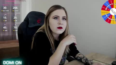 Snapshot of oliviamunk chatting on February 23, 8:17 am . online show from February 23, 8:17 am