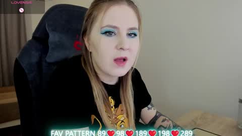 Snapshot of oliviamunk chatting on March 5, 4:45 am . online show from March 5, 4:45 am