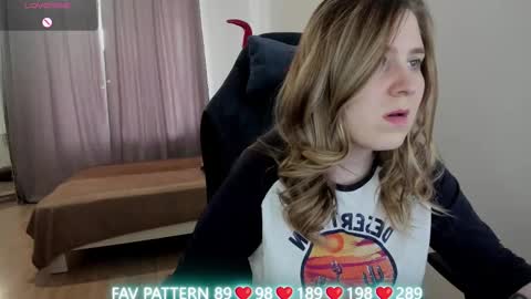 Snapshot of oliviamunk chatting on March 7, 9:51 am . online show from March 7, 9:51 am