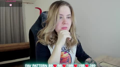 Snapshot of oliviamunk chatting on March 9, 3:32 am . online show from March 9, 3:32 am