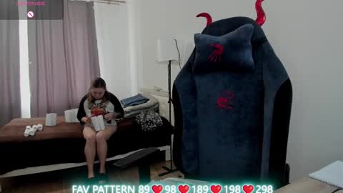 Snapshot of oliviamunk chatting on March 10, 6:38 am . online show from March 10, 6:38 am