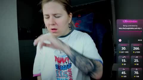 Snapshot of oliviamunk chatting on September 14, 4:33 am . online show from September 14, 4:33 am