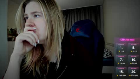 Snapshot of oliviamunk chatting on September 17, 3:52 am . online show from September 17, 3:52 am