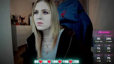 Snapshot of oliviamunk chatting on September 24, 5:33 am . online show from September 24, 5:33 am