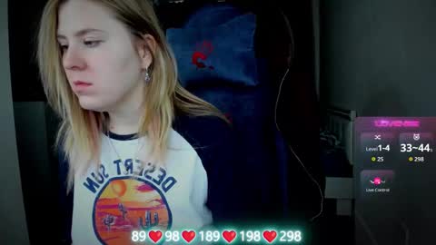 Snapshot of oliviamunk chatting on October 1, 7:14 am . online show from October 1, 7:14 am