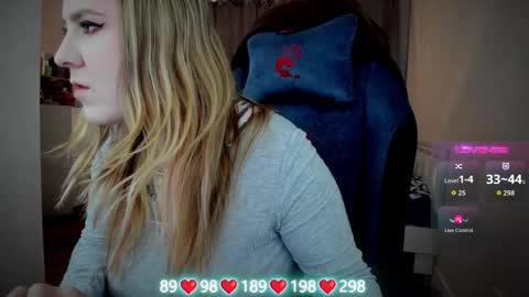 Snapshot of oliviamunk chatting on October 4, 5:27 am . online show from October 4, 5:27 am