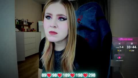 Snapshot of oliviamunk chatting on October 10, 5:06 am . online show from October 10, 5:06 am