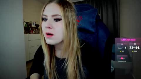 Snapshot of oliviamunk chatting on October 11, 4:33 am . online show from October 11, 4:33 am