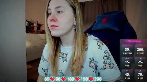 Snapshot of oliviamunk chatting on October 21, 4:13 am . online show from October 21, 4:13 am