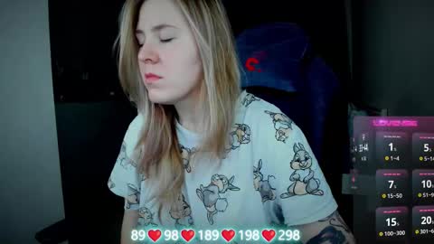 Snapshot of oliviamunk chatting on October 26, 3:23 am . online show from October 26, 3:23 am