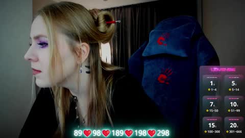 Snapshot of oliviamunk chatting on October 28, 5:22 am . online show from October 28, 5:22 am