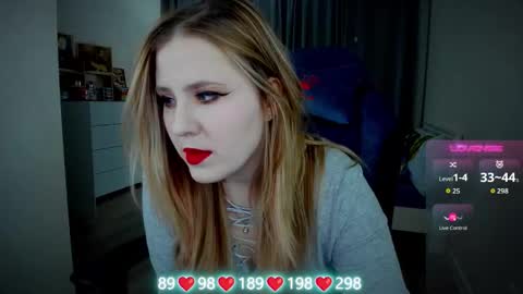 Snapshot of oliviamunk chatting on October 30, 4:58 am . online show from October 30, 4:58 am