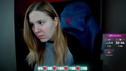 Snapshot of oliviamunk chatting on November 1, 4:03 am . online show from November 1, 4:03 am