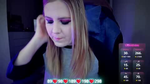 Snapshot of oliviamunk chatting on November 14, 5:28 am . online show from November 14, 5:28 am