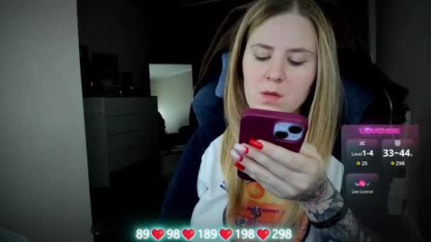 Snapshot of oliviamunk chatting on November 22, 4:11 am . online show from November 22, 4:11 am