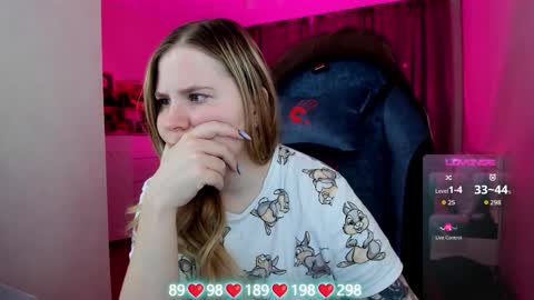 Snapshot of oliviamunk chatting on November 30, 4:05 am . online show from November 30, 4:05 am