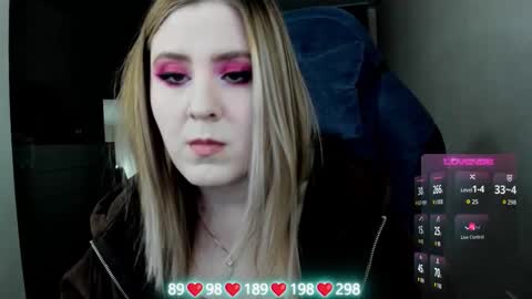 Snapshot of oliviamunk chatting on December 5, 6:11 am . online show from December 5, 6:11 am