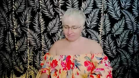 Kelly online show from April 3, 9:51 am