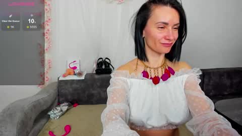 Snapshot of oliviarouse chatting on February 11, 11:43 am Olivia online show from February 11, 11:43 am