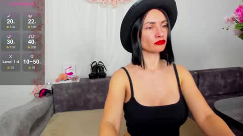 Snapshot of oliviarouse chatting on February 15, 10:33 am Olivia online show from February 15, 10:33 am