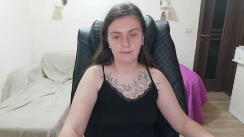Snapshot of oliviasager chatting on June 7, 1:10 am Mistress Olivia online show from June 7, 1:10 am