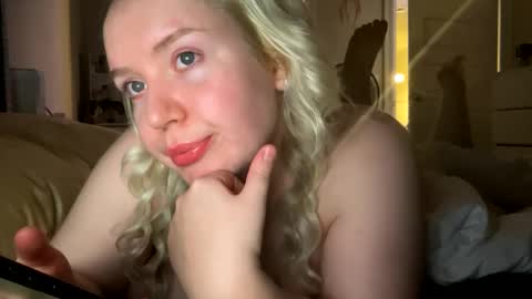 Snapshot of oliviaskies chatting on September 29, 4:50 am Olivia baby  online show from September 29, 4:50 am