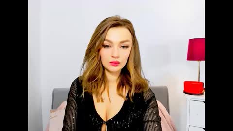 Snapshot of oliviawomen chatting on January 8, 4:11 pm OliviaWomen online show from January 8, 4:11 pm