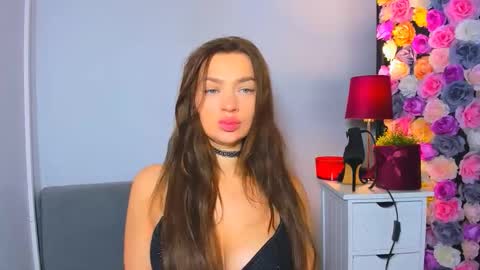 OliviaWomen online show from October 30, 7:54 am