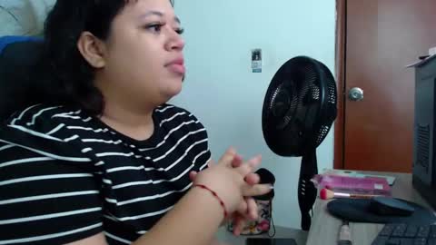 oliviia_cute online show from November 3, 5:09 am