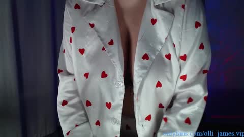 Snapshot of ollie_jamess chatting on February 15, 8:33 pm ollie_jamess online show from February 15, 8:33 pm