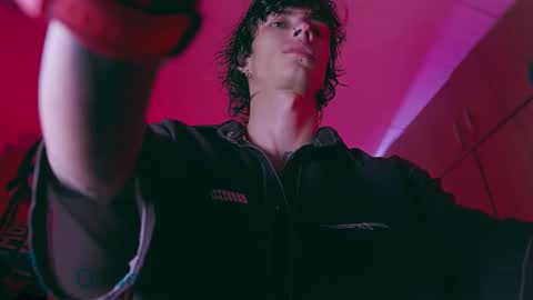 Snapshot of olliver___y chatting on October 25, 2:19 am online show from October 25, 2:19 am