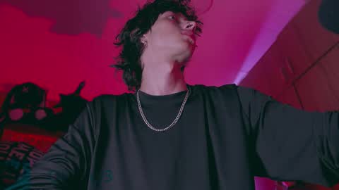 Snapshot of olliver___y chatting on October 26, 4:07 am online show from October 26, 4:07 am