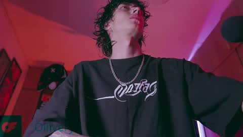 Snapshot of olliver___y chatting on November 11, 4:56 am online show from November 11, 4:56 am