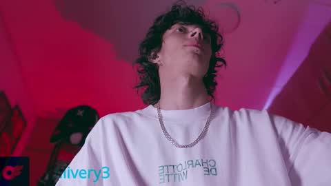 Snapshot of olliver___y chatting on November 20, 12:33 am online show from November 20, 12:33 am