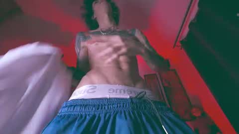 Snapshot of olliver___y chatting on August 1, 3:17 am online show from August 1, 3:17 am