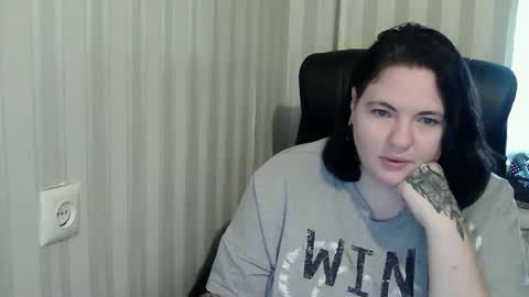 OlyaAndNetty online show from November 1, 1:46 pm